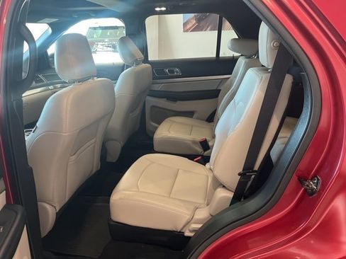 Used 2019 Ford Explorer XLT w/ Equipment Group 202A image 16