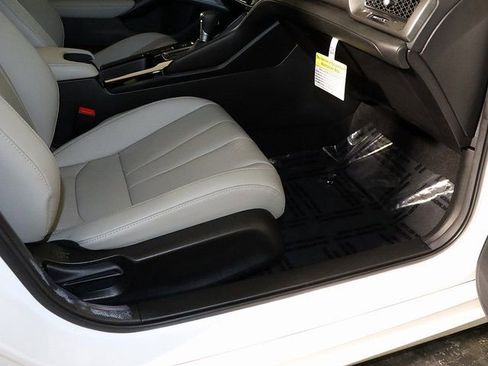 Certified 2025 Acura Integra Base image 32