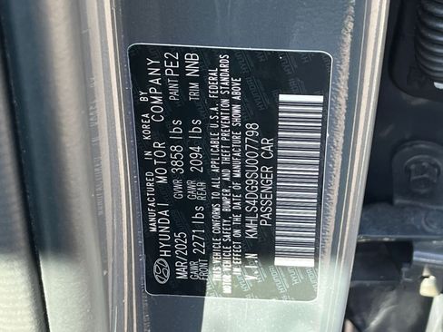 Used 2025 Hyundai Elantra SEL image 30