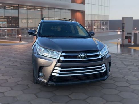 Used 2019 Toyota Highlander XLE image 16