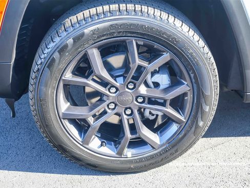 New 2025 Jeep Grand Cherokee Limited image 9