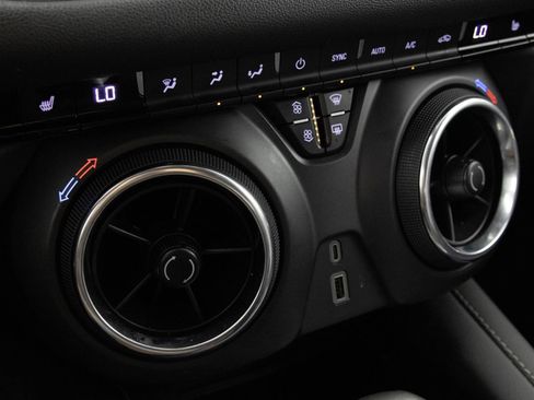 Used 2024 Chevrolet Blazer LT w/ Midnight/Sport Edition FWD image 31