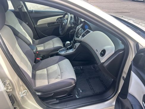 Used 2014 Chevrolet Cruze LS image 12