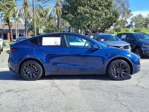 Used 2023 Tesla Model Y 2WD image 5