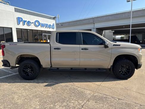 Used 2023 Chevrolet Silverado 1500 LT Trail Boss w/ LPO, Dark Essentials Package AWD/4WD image 2