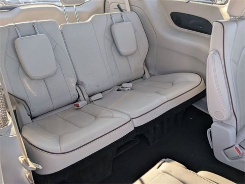 Used 2017 Chrysler Pacifica Limited w/ UConnect Theater Package image 29