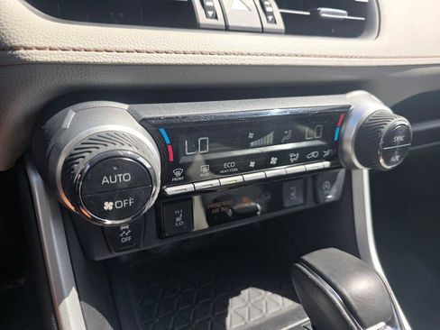 Used 2022 Toyota RAV4 XLE Premium image 30