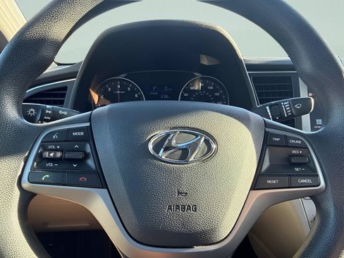 Used 2017 Hyundai Elantra SE FWD image 26