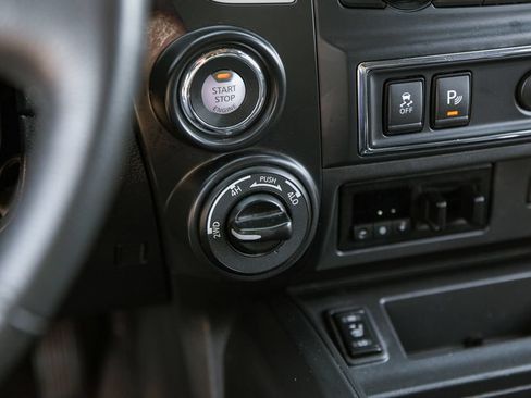 Used 2019 Nissan Titan SL w/ Midnight Edition AWD/4WD image 15