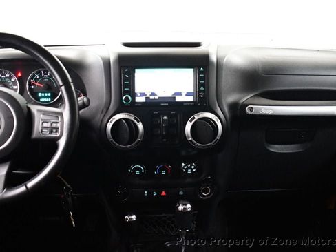 Used 2012 Jeep Wrangler Unlimited Sahara image 25