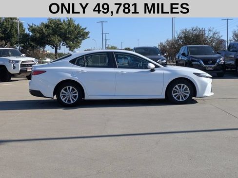 Used 2025 Toyota Camry SE FWD image 4