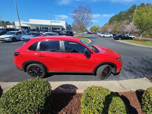 Certified 2025 Honda HR-V Sport image 9