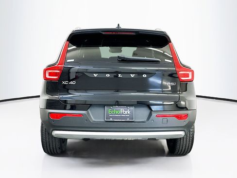 Used 2025 Volvo XC40 B5 Core image 7