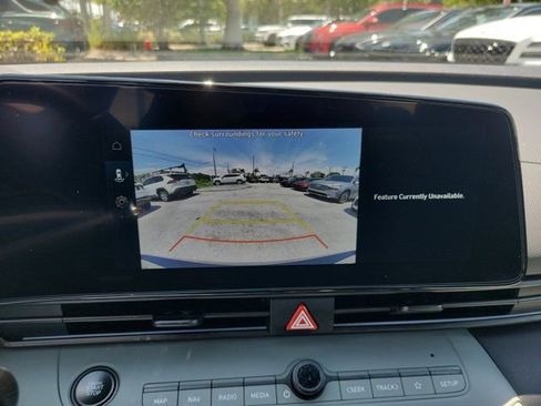 Used 2025 Hyundai Elantra Limited image 23