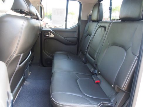 Used 2020 Nissan Frontier PRO-4X image 18