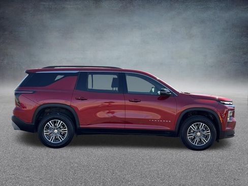 Used 2025 Chevrolet Traverse LT AWD/4WD image 2