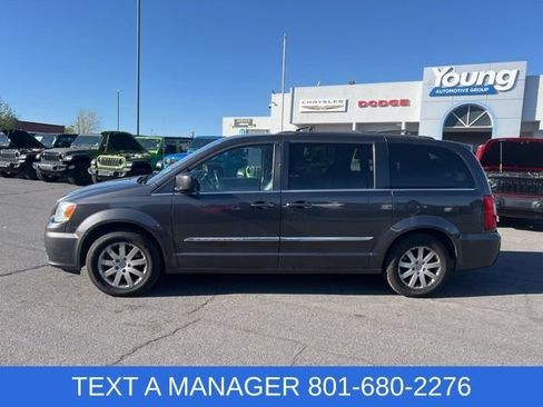 Used 2015 Chrysler Town & Country Touring FWD image 2