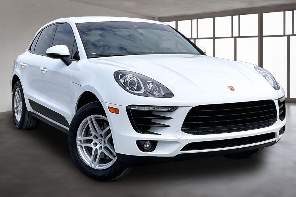 Used 2018 Porsche Macan AWD/4WD image 3