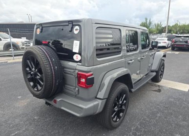 Used 2022 Jeep Wrangler Unlimited Sahara AWD/4WD image 4