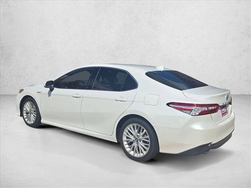 Used 2019 Toyota Camry XLE FWD image 8