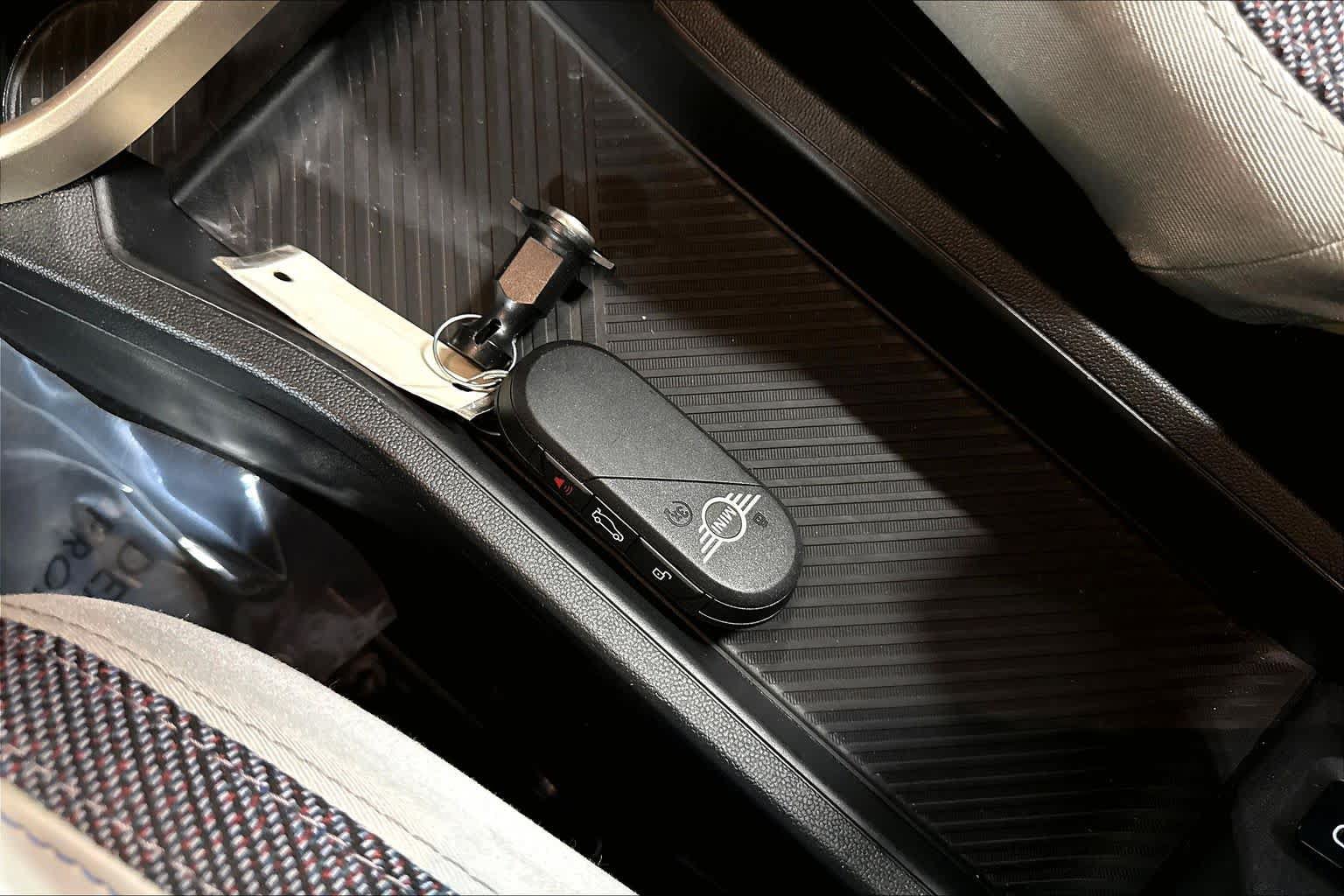 Used 2025 MINI Cooper S FWD image 15