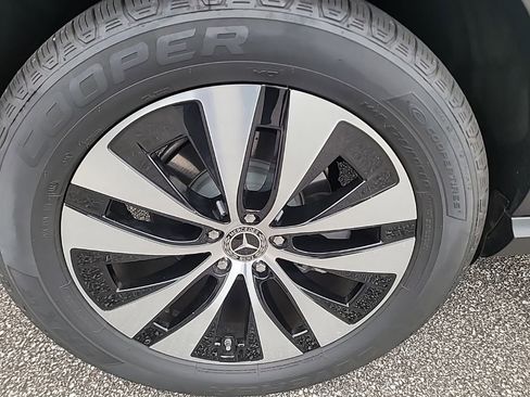 Used 2025 Mercedes-Benz GLE 350 4MATIC image 13