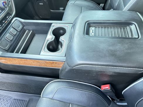 Used 2018 Chevrolet Silverado 1500 High Country AWD/4WD image 19