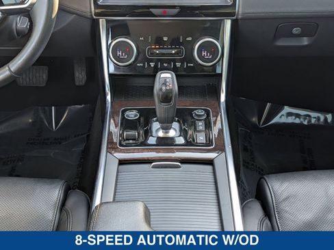 Used 2020 Jaguar XE S image 18