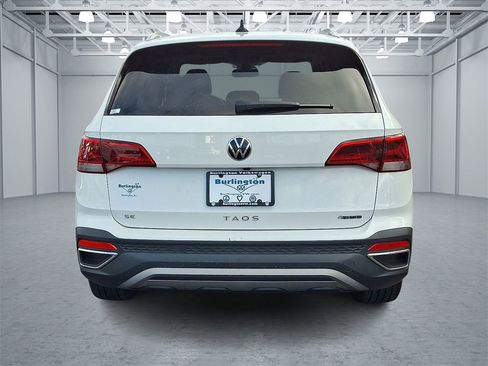 Certified 2022 Volkswagen Taos SE w/ Panoramic Sunroof Package image 5