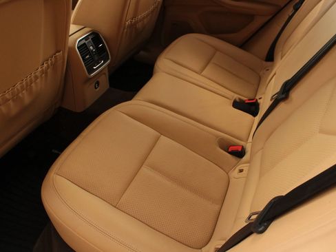 Used 2018 Porsche Macan w/ Premium Package Plus AWD/4WD image 20