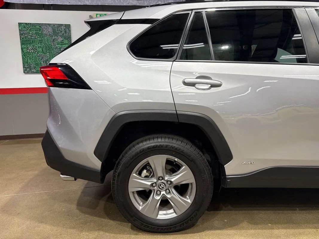 Used 2022 Toyota RAV4 XLE w/ Convenience Package AWD/4WD image 46