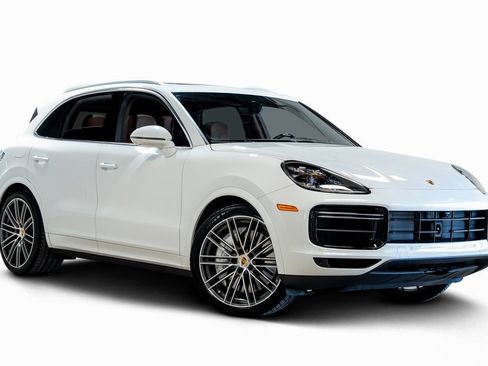 Used 2021 Porsche Cayenne Turbo image 2