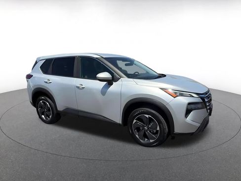 Used 2025 Nissan Rogue SV AWD/4WD image 2