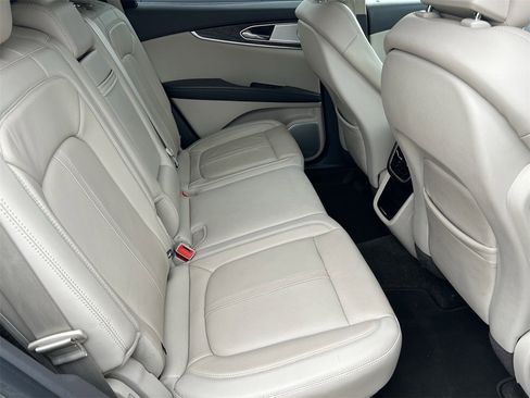 Used 2017 Lincoln MKX Reserve w/ Luxury Package image 8