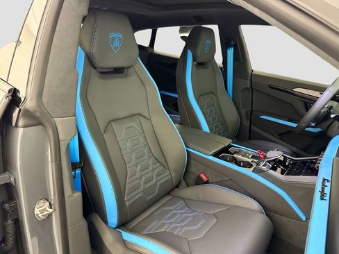 Used 2025 Lamborghini Urus Performante AWD/4WD image 31