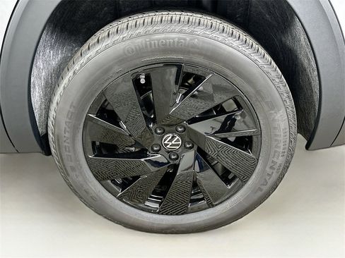 Used 2025 Volkswagen Atlas SE w/ Panoramic Sunroof Package image 24