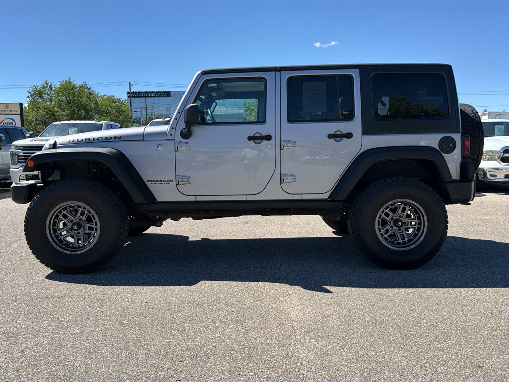 Used 2014 Jeep Wrangler Unlimited Rubicon w/ Max Tow Package AWD/4WD image 2