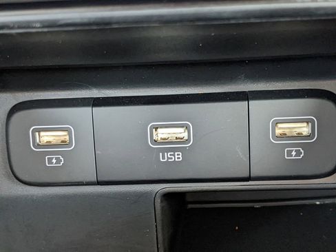 Certified 2023 Kia Sorento LX image 23