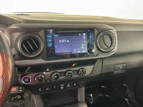 Used 2018 Toyota Tacoma TRD Off-Road image 17