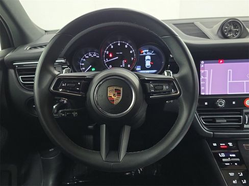 Used 2025 Porsche Macan image 14