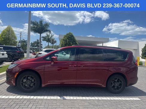 Used 2020 Chrysler Pacifica Touring-L w/ Advanced Safetytec Group image 3