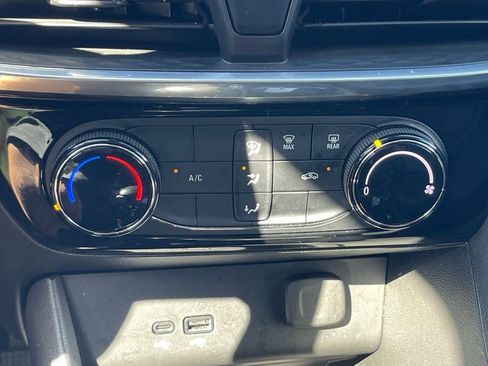 Used 2024 Buick Encore GX Sport Touring image 29