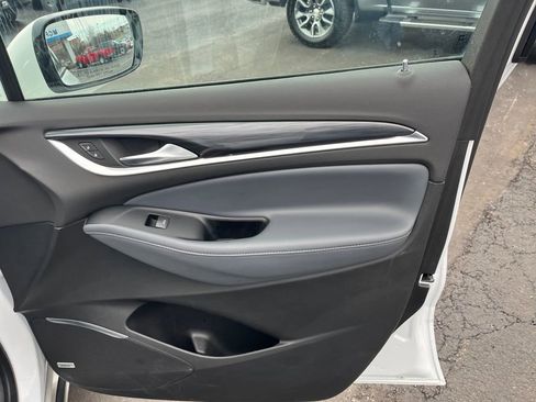 Used 2024 Buick Enclave Premium image 32