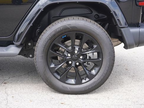 Used 2022 Jeep Wrangler Unlimited Sahara w/ Cold Weather Group AWD/4WD image 11