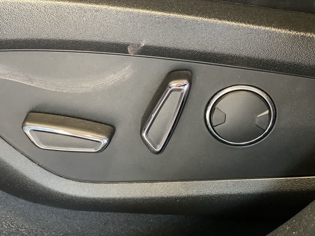 Used 2019 Lincoln Nautilus Select AWD/4WD image 13
