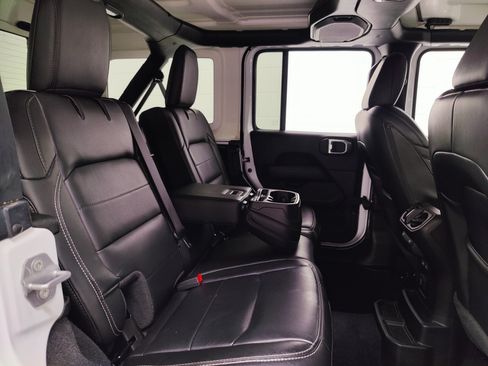 Used 2020 Jeep Wrangler Unlimited Sahara AWD/4WD image 14
