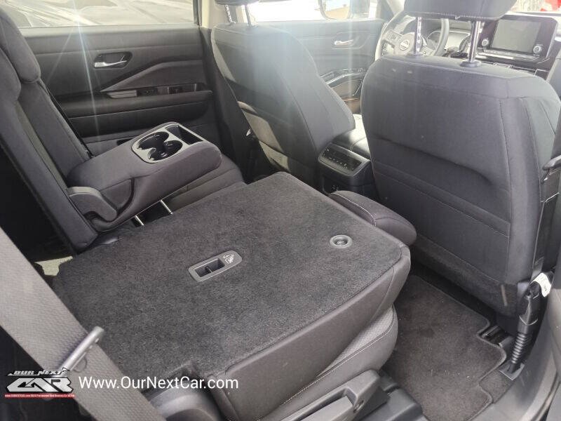 Used 2022 Nissan Pathfinder S w/ Cargo Package FWD image 8