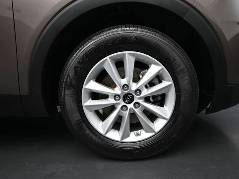 Used 2019 Kia Sorento LX w/ LX Convenience Package image 10