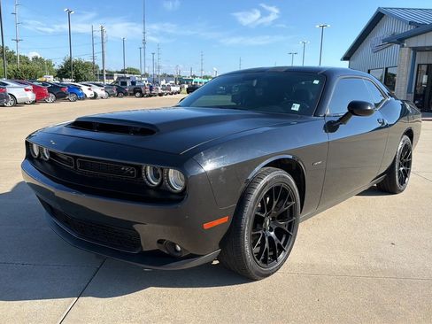 Used 2018 Dodge Challenger R/T w/ Blacktop Package RWD image 3