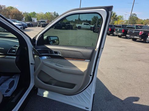 Used 2018 Ford Explorer Limited w/ Equipment Group 301A image 10